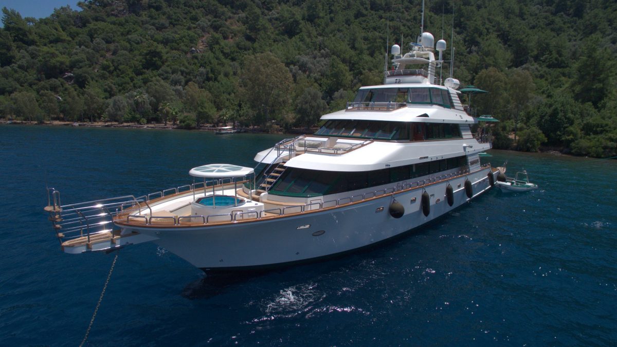 Experience luxury on board M/Y FORTY LOVE