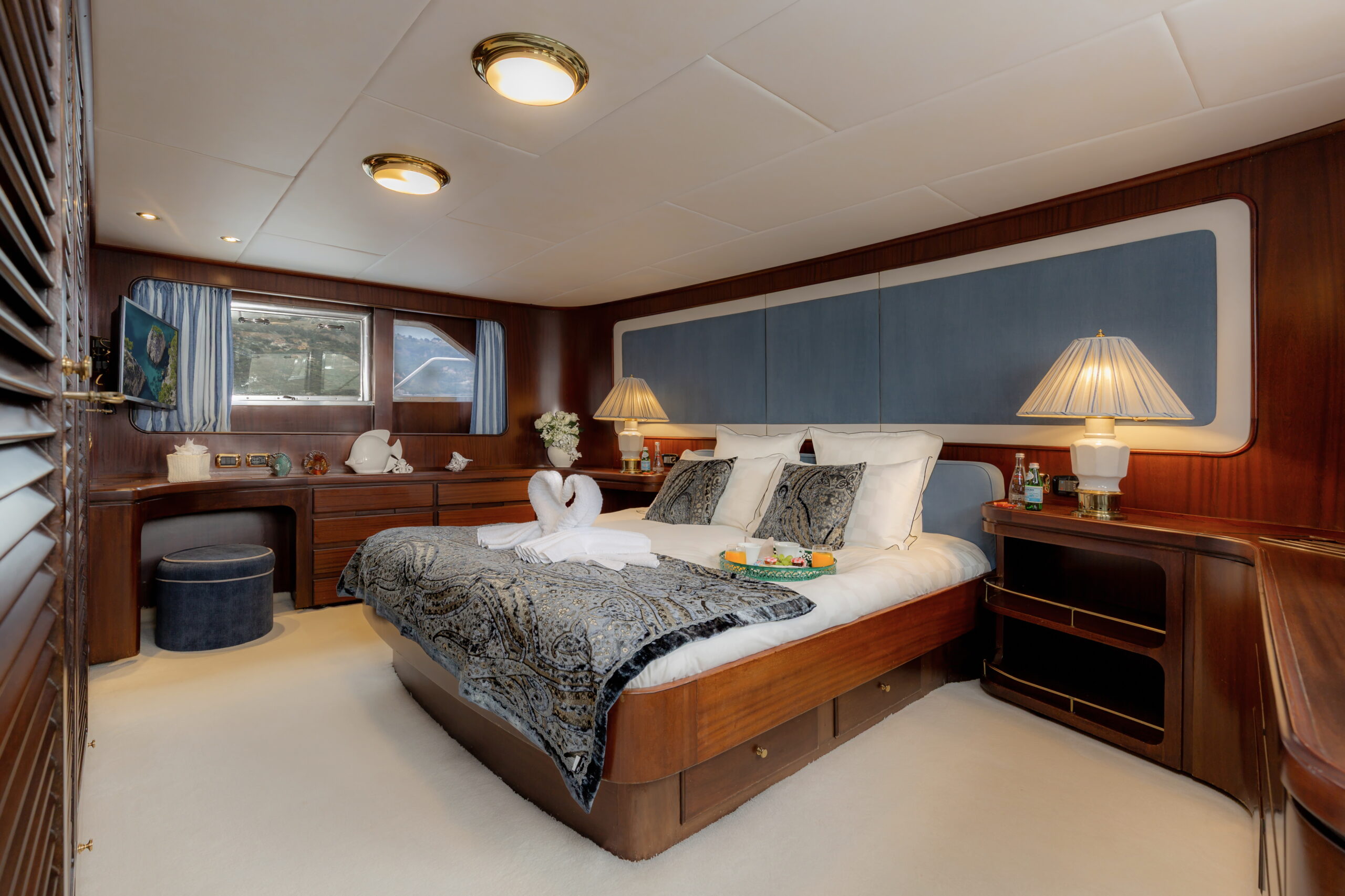 Full beam Master cabin