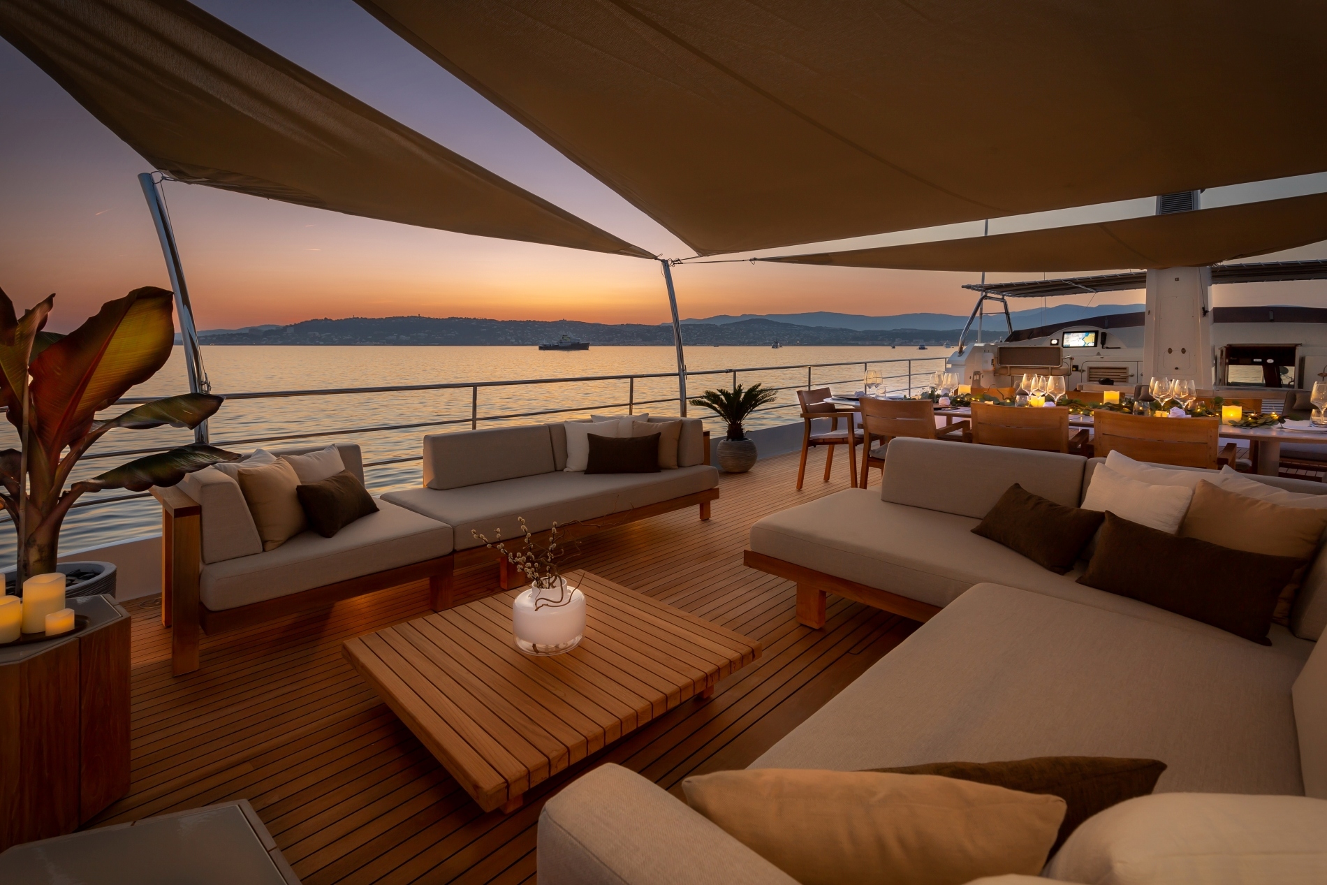 Spacious and cosy sundeck