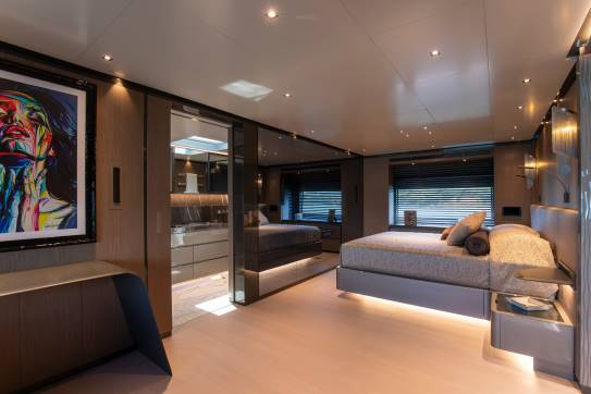 Master Cabin with en-suite Hammam on the main deck