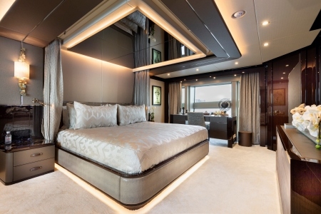 Prestigious and fully equipped master cabin on main deck 