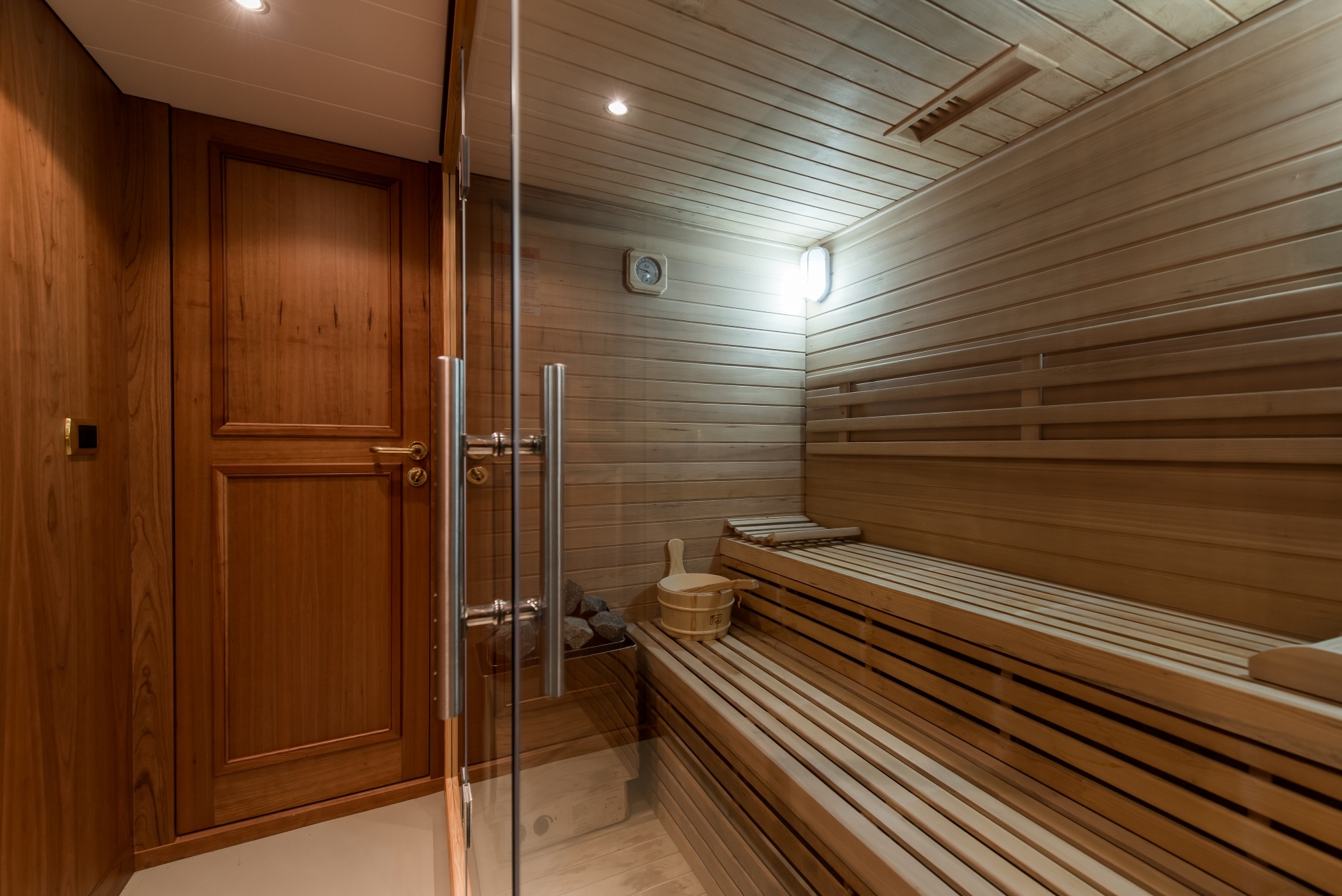 Massage room and sauna 