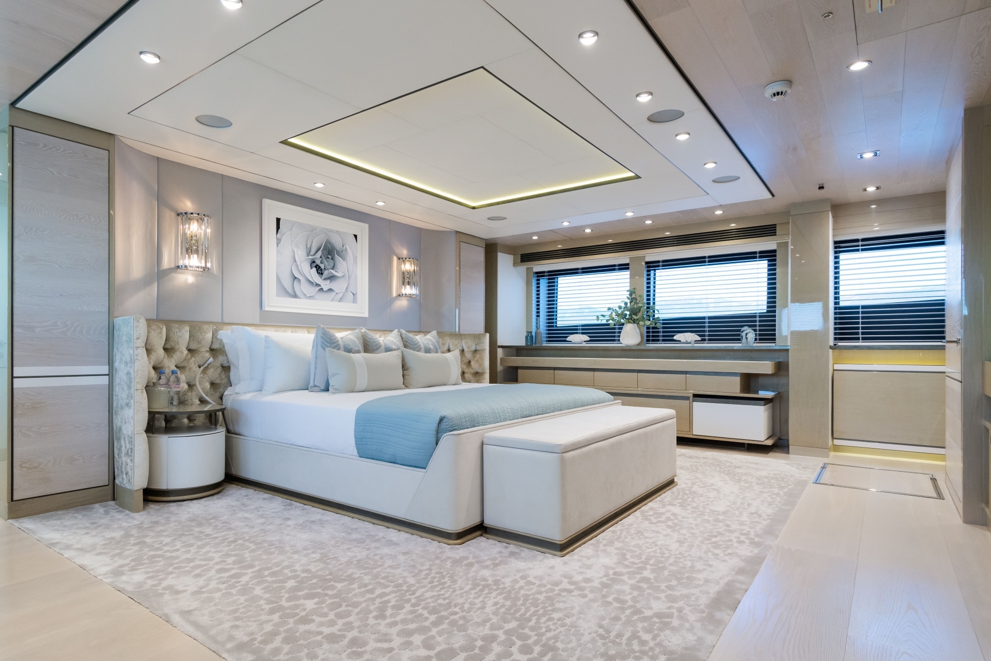 Stunning & fully equipped master cabin 