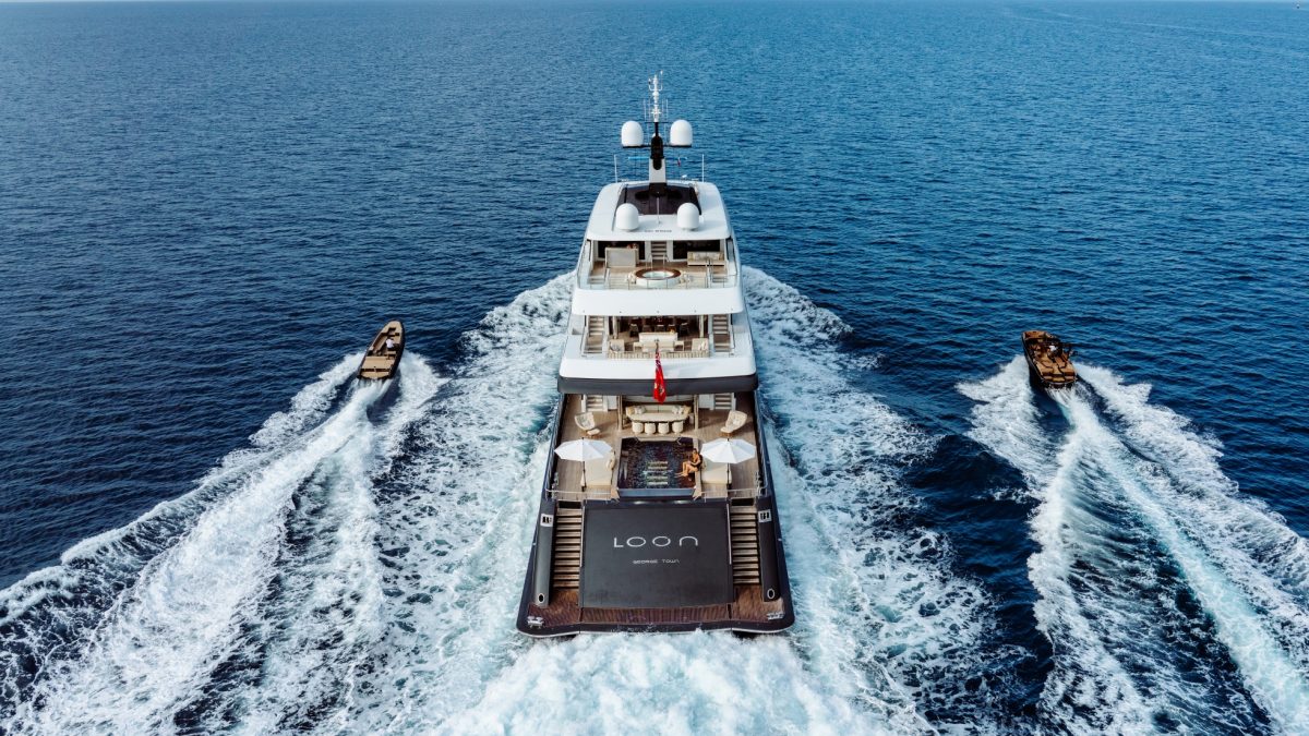 M/Y LOON 221 is ready for the Caribbean this winter!