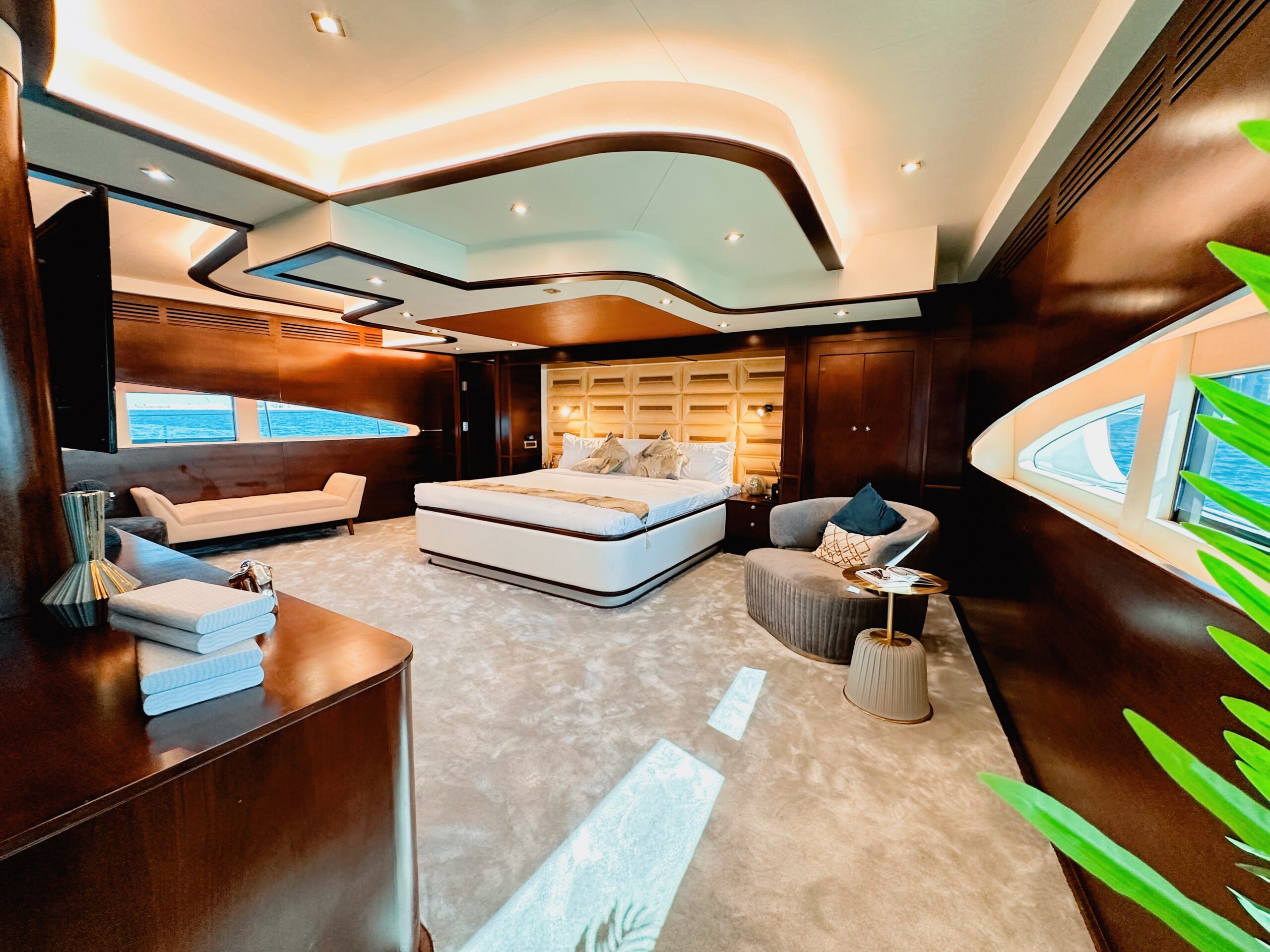 5 suites comprising a master suite