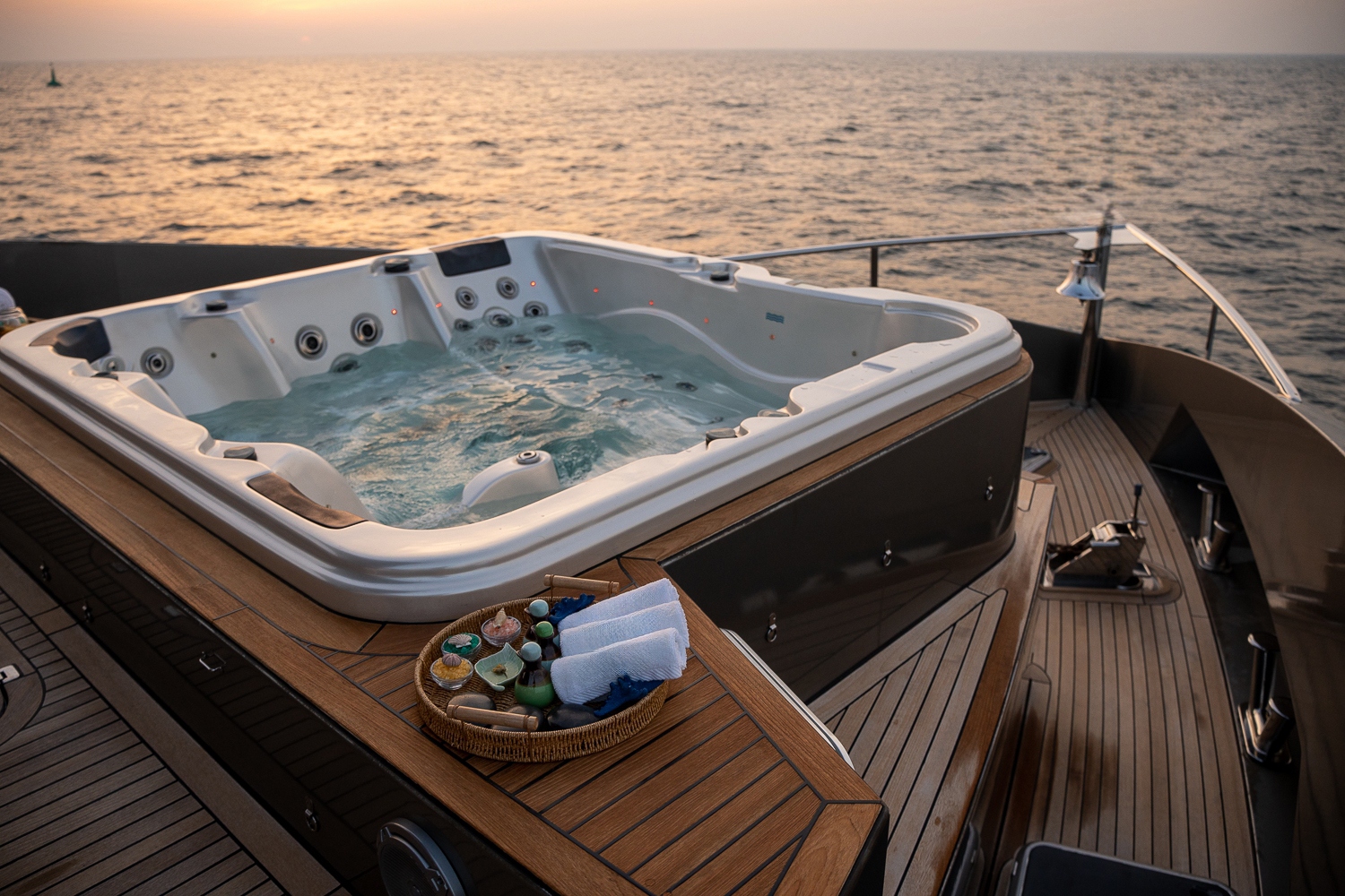 Jacuzzi on the front