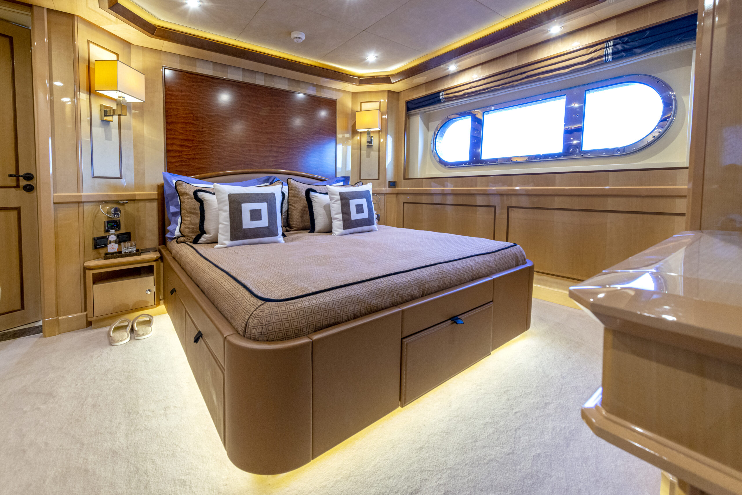 1 full-beam master suite