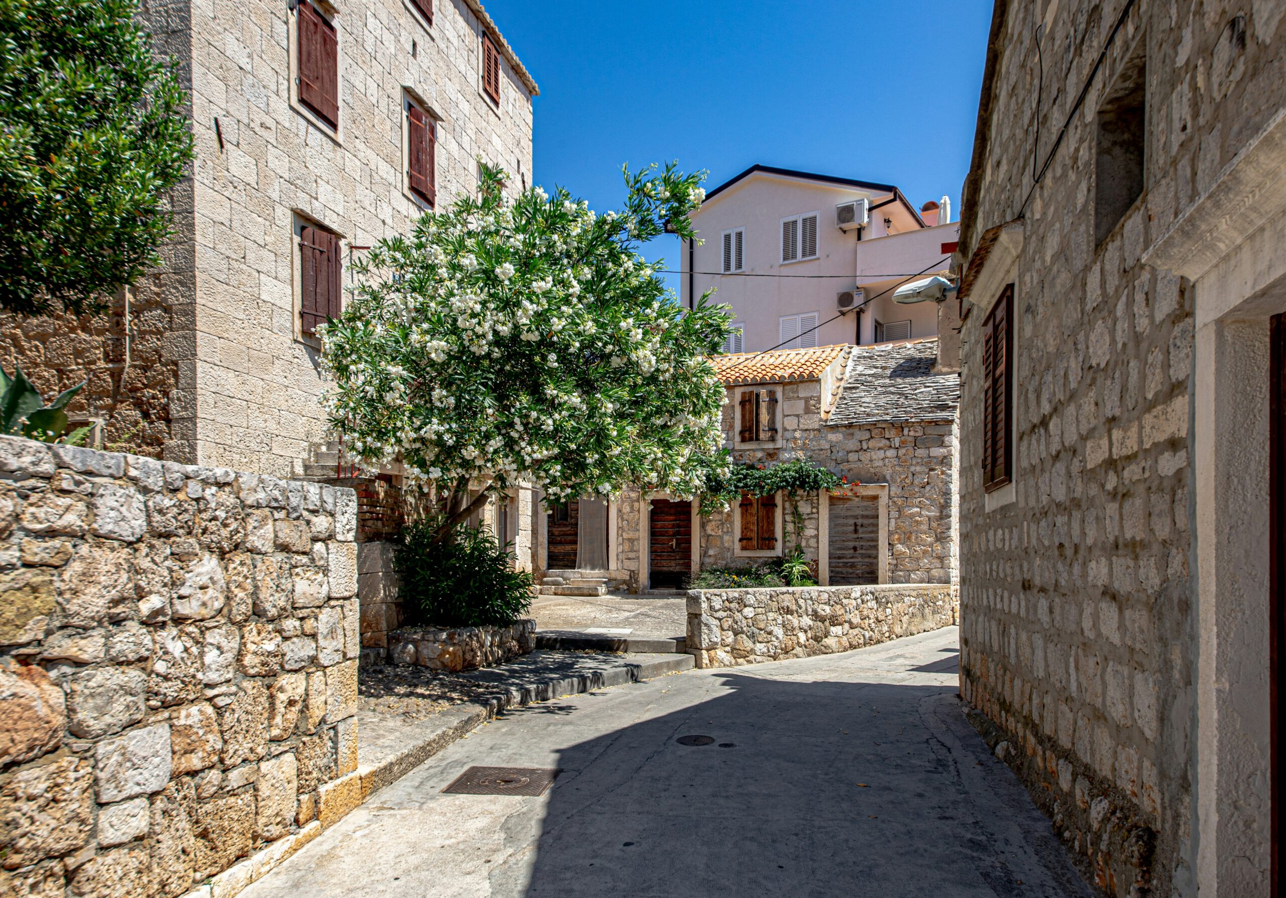 Vis Yacht Charter