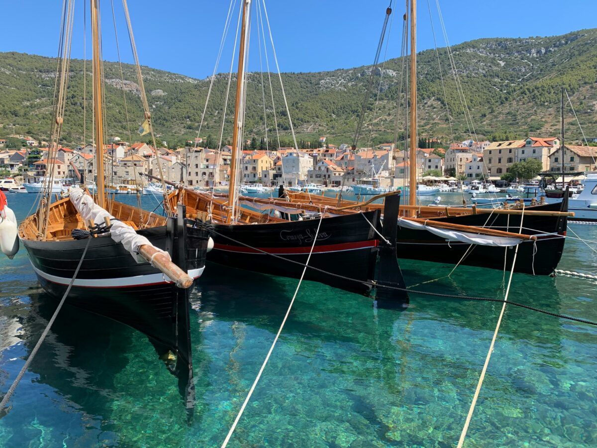 Vis Yacht Charter